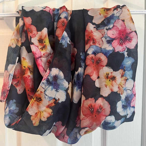 H&M | Floral Scarf - Picture 1 of 4